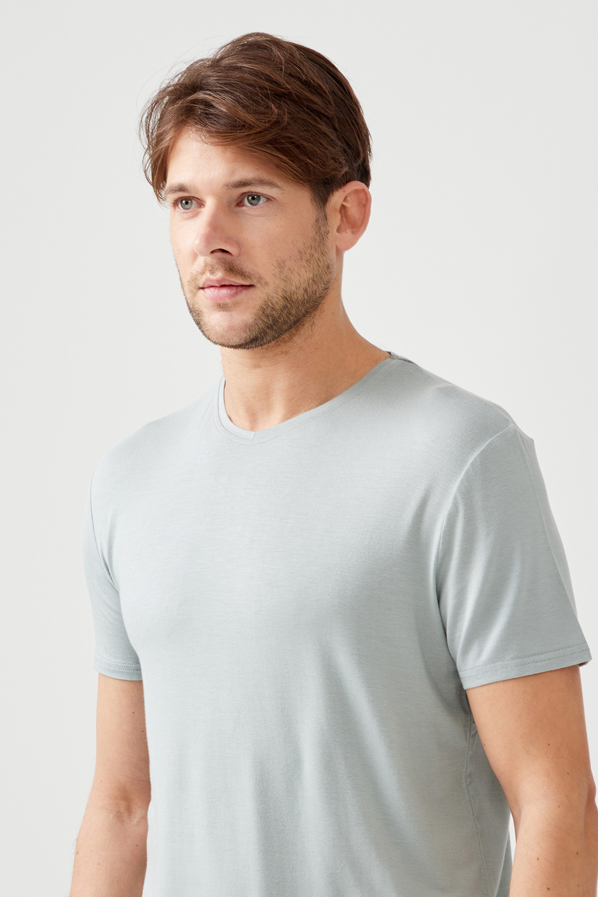 Erkek Basic Modal V Yaka Kısa Kollu T-shirt