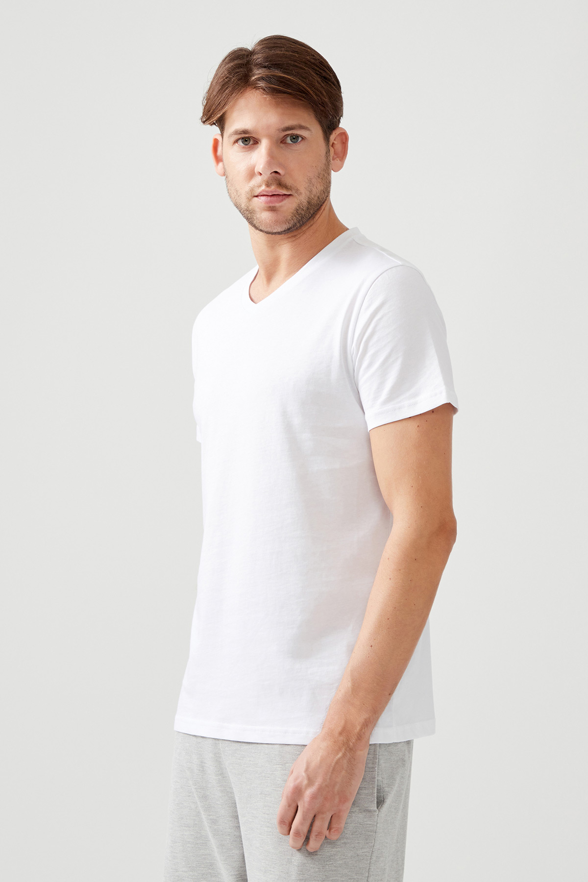 Erkek Pamuklu V Yaka Slim Fit T-shirt (Easy Iron)