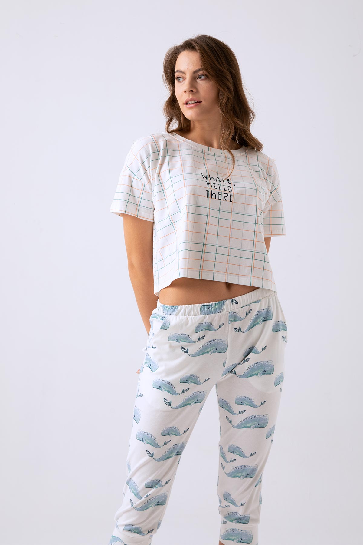 Kadın Crop Üst Manşetli Kapri Pijama Takımı