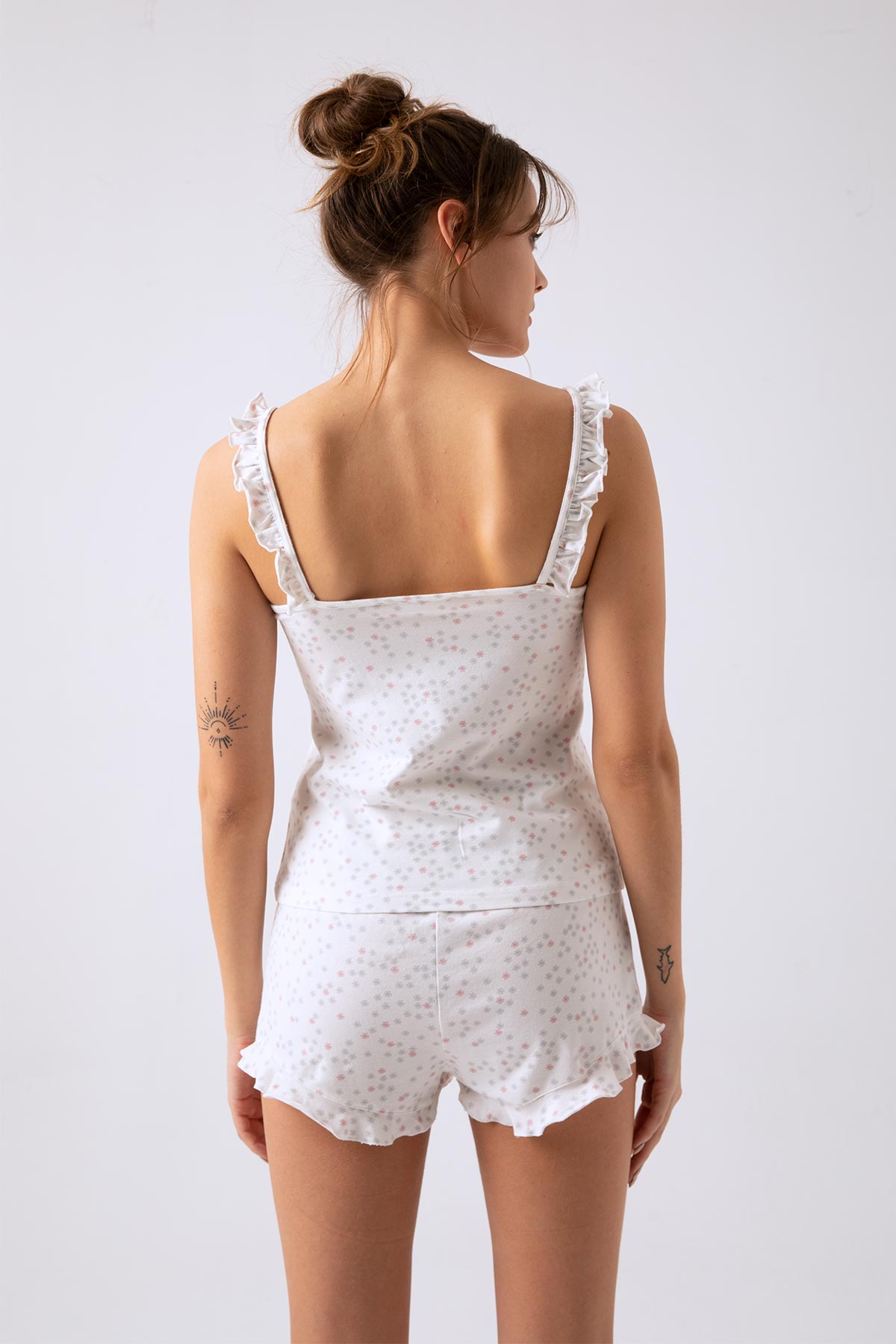 Kadın Çiçek Baskılı Fırfır Detaylı Askılı Şortlu Pijama Takımı