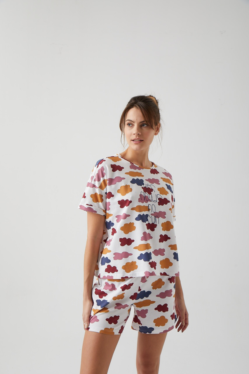 Kadın Renkli Bulut Baskılı Şortlu Pijama Altı