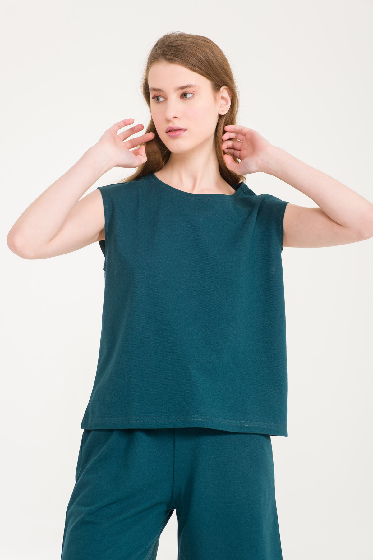 Kadın Lacoste Kolsuz Yuvarlak Yaka T-shirt