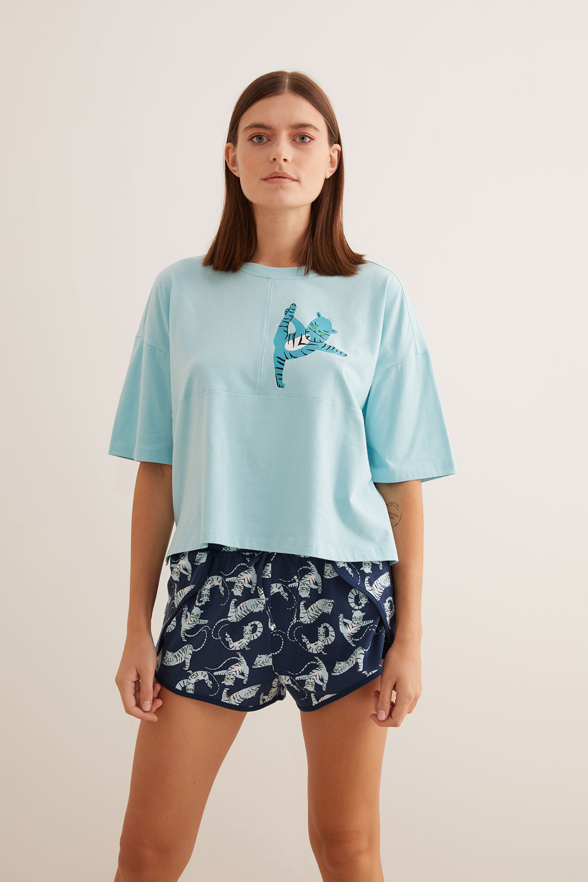 Kadın Pamuklu Arkası Uzun Pijama Üstü