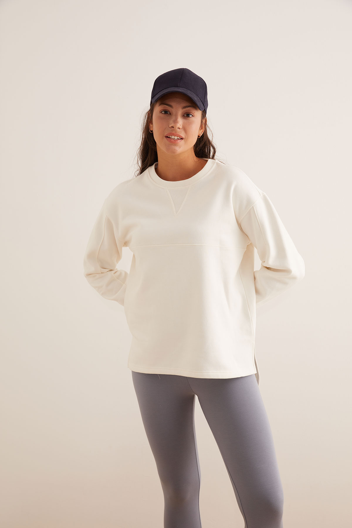 Kadın Pamuklu Üç İplik Arkası Uzun Sweatshirt