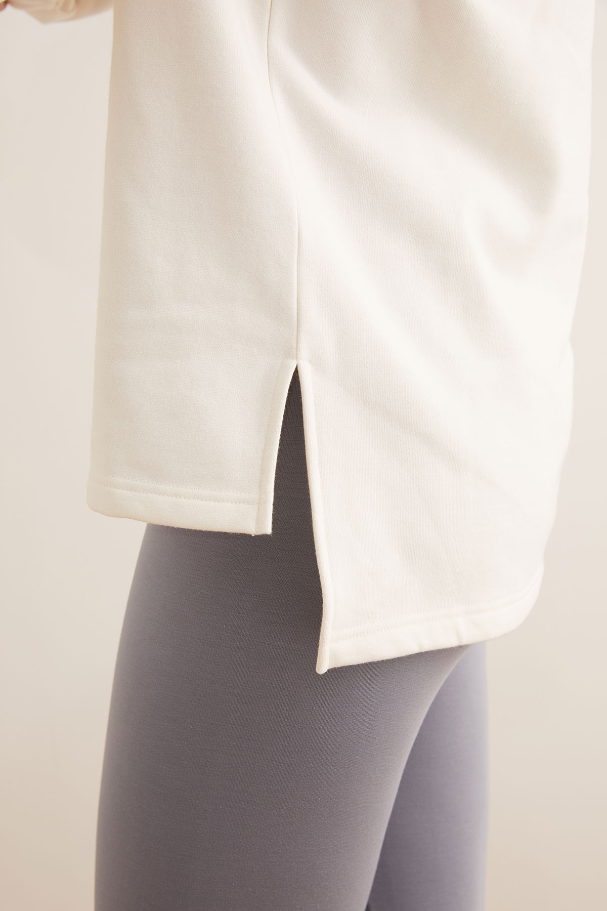 Kadın Pamuklu Üç İplik Arkası Uzun Sweatshirt