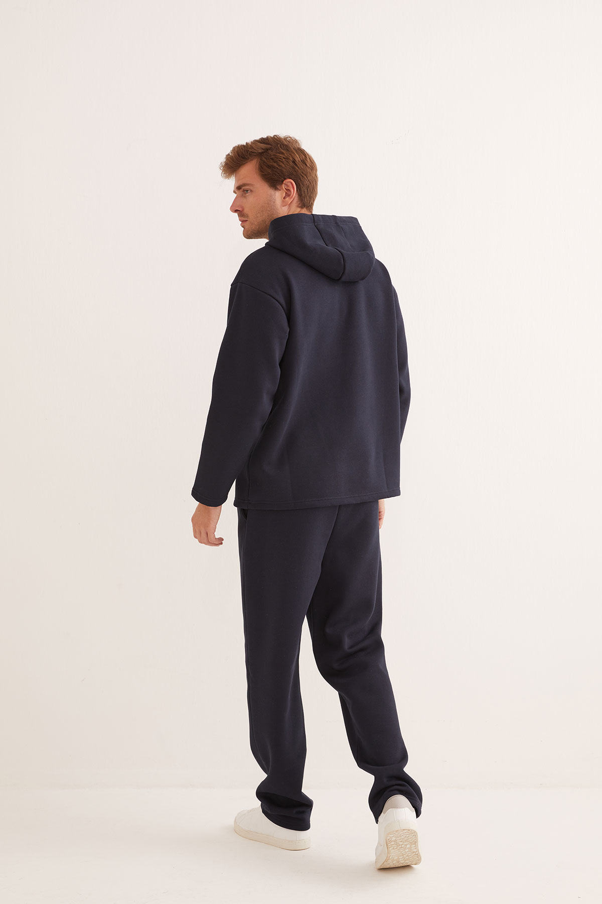 Erkek Pamuklu Üç İplik Şardonlu Nakış Detaylı Sweatshirt