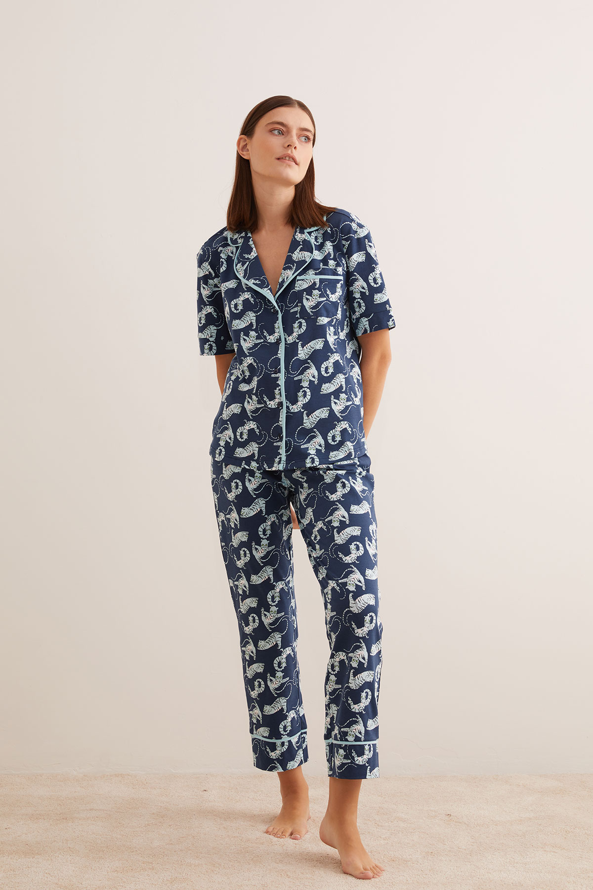 Kadın Pamuklu Kaplan Baskılı Midi Pijama Takımı