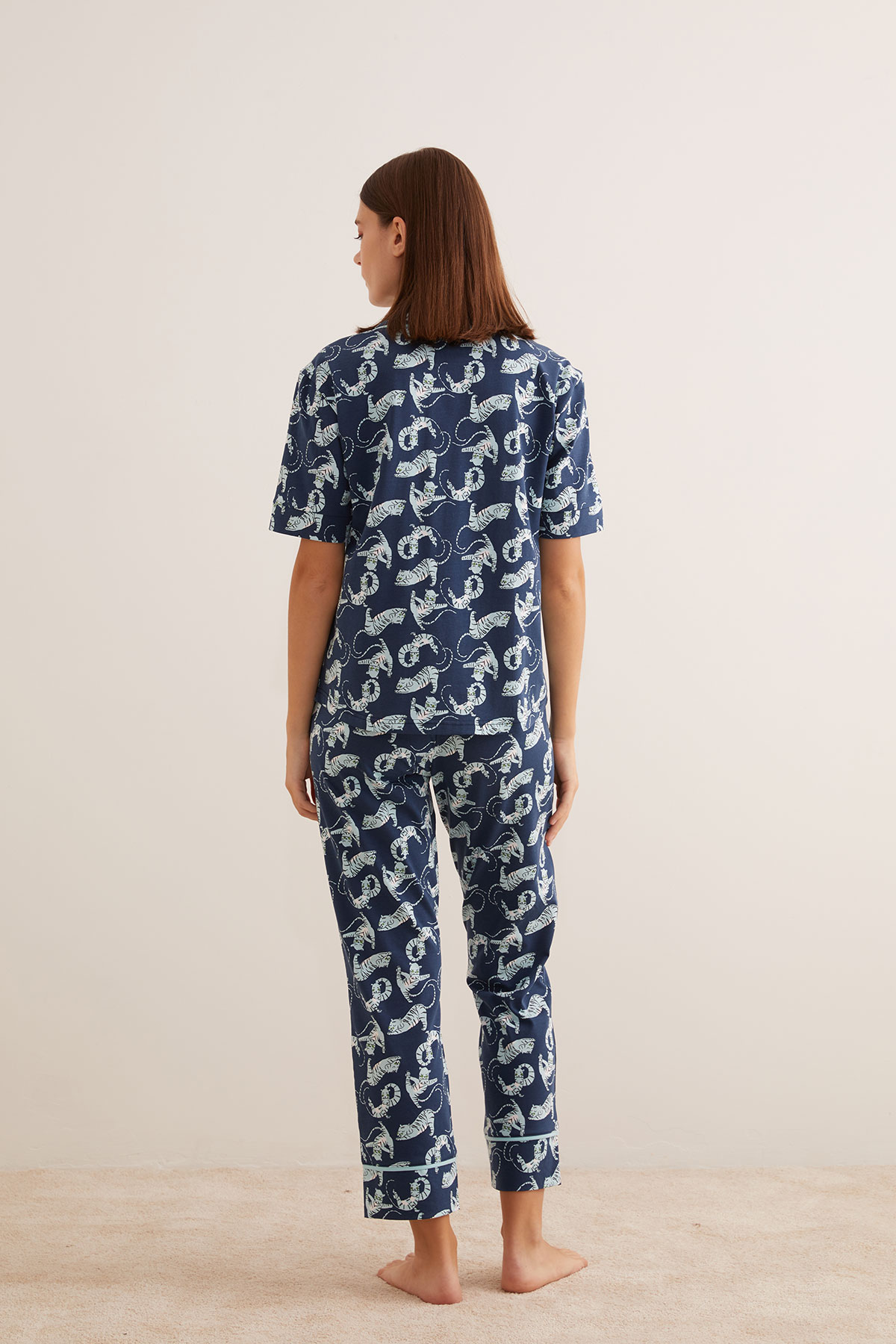Kadın Pamuklu Kaplan Baskılı Midi Pijama Takımı
