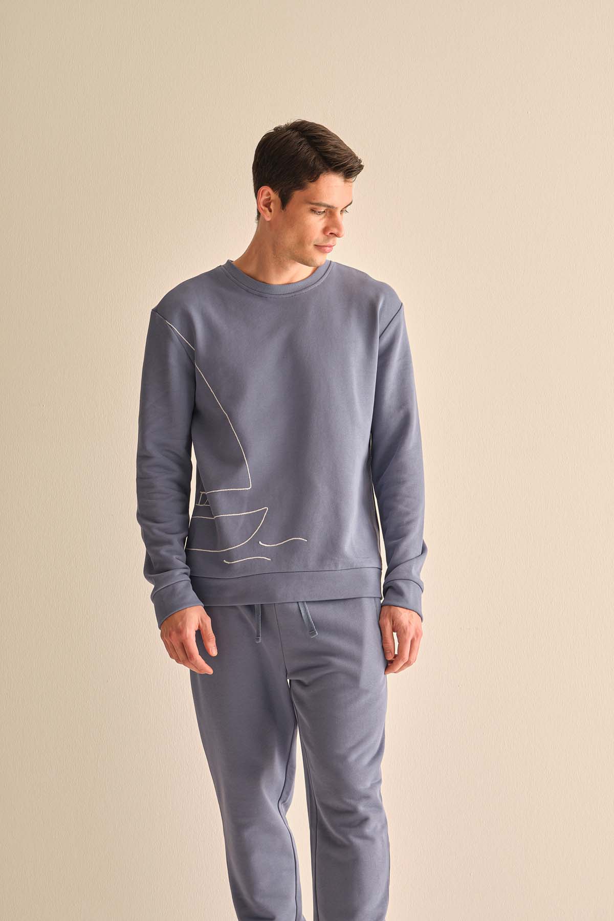 Erkek Pamuklu Üç İplik Nakış Detaylı Sweatshirt