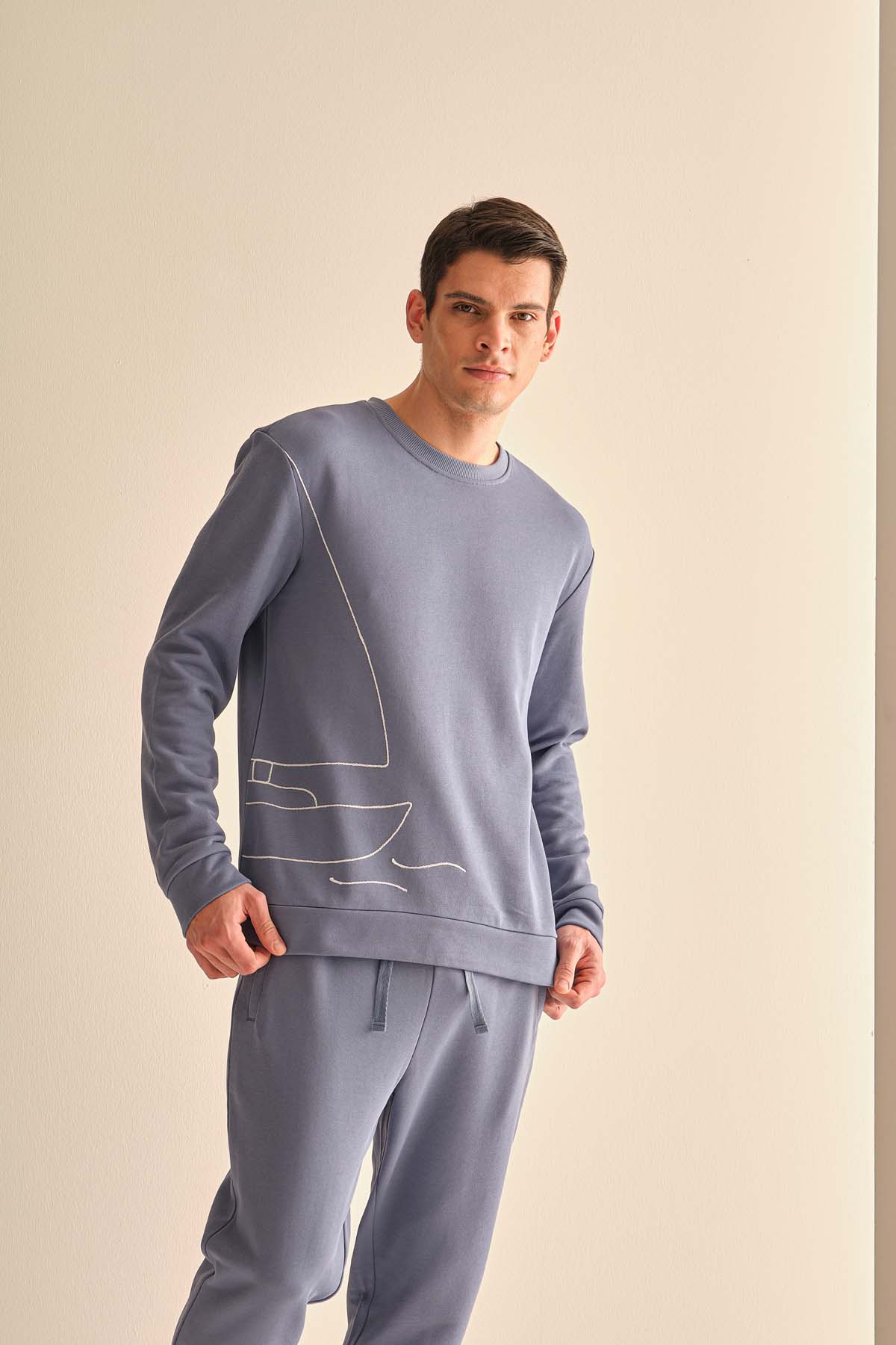 Erkek Pamuklu Üç İplik Nakış Detaylı Sweatshirt