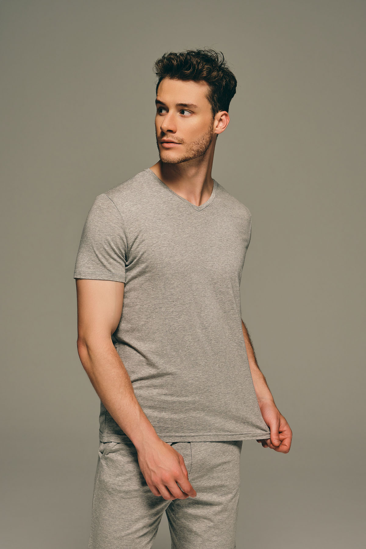 Erkek Basic Modal V Yaka Kısa Kollu T-shirt