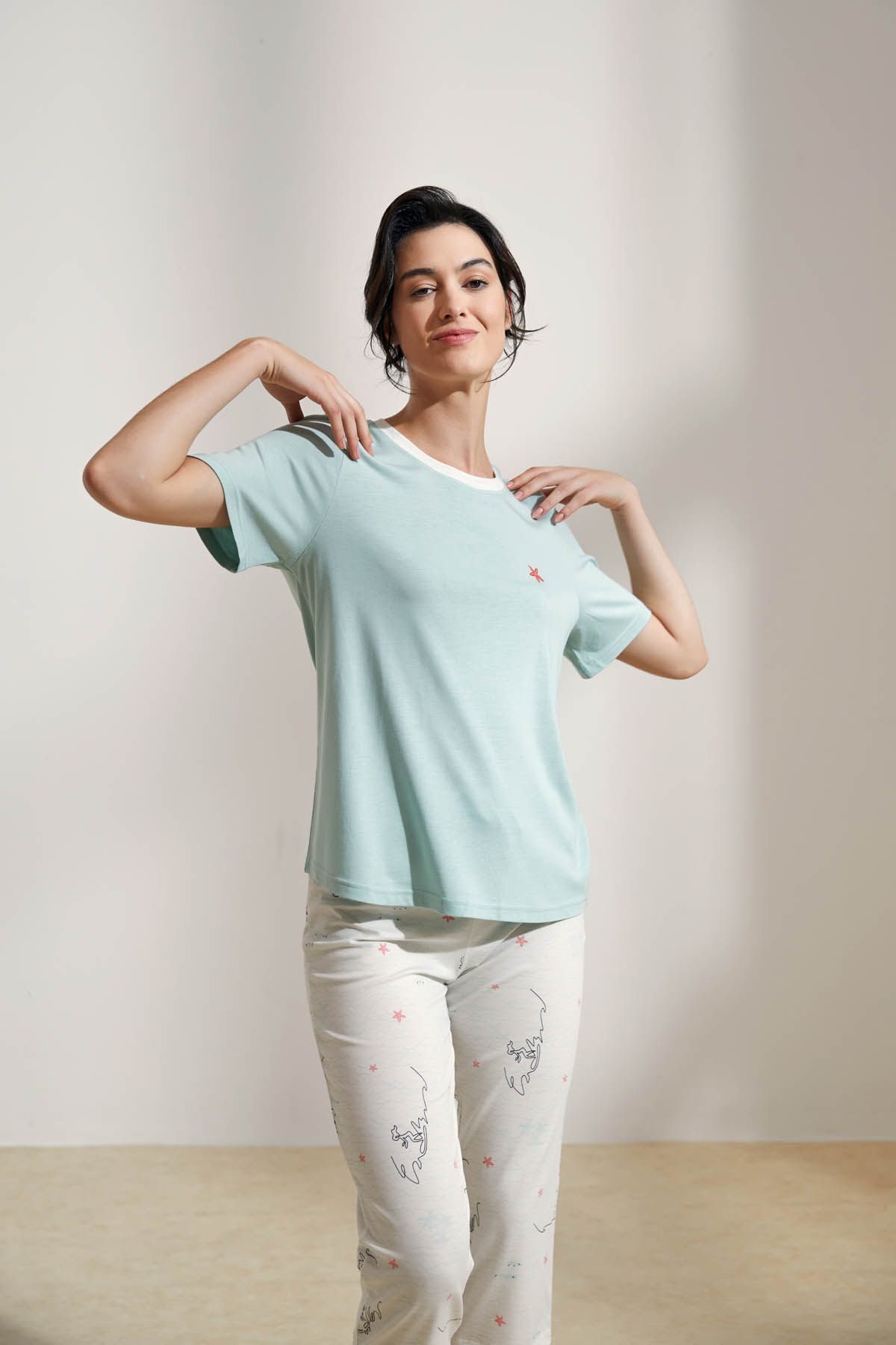 Kadın Pamuklu Kısa Kollu Kapri Pijama Takımı