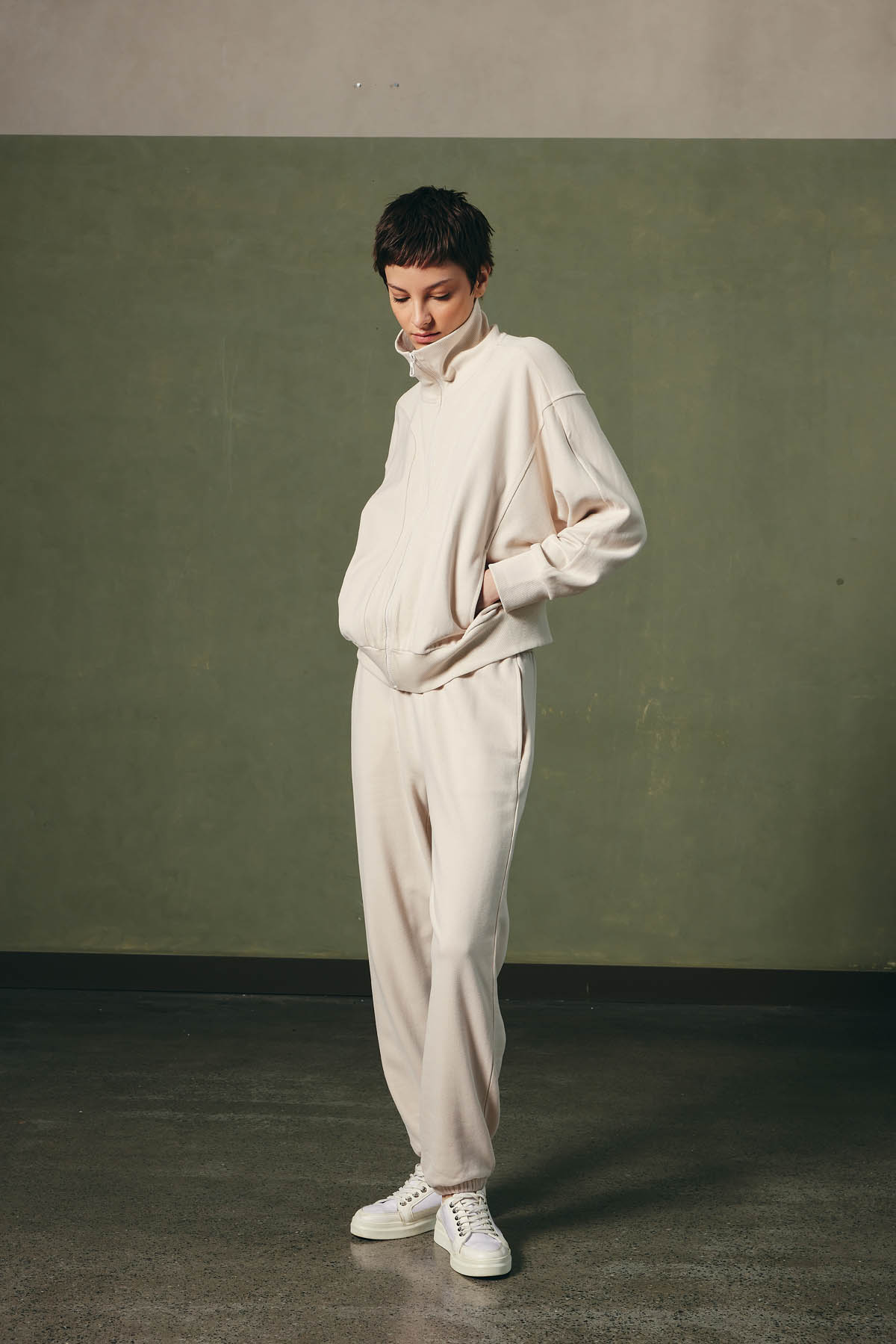 Kadın Soft Dokulu Pamuklu Üç İplik Cepli Uzun Eşofman Altı