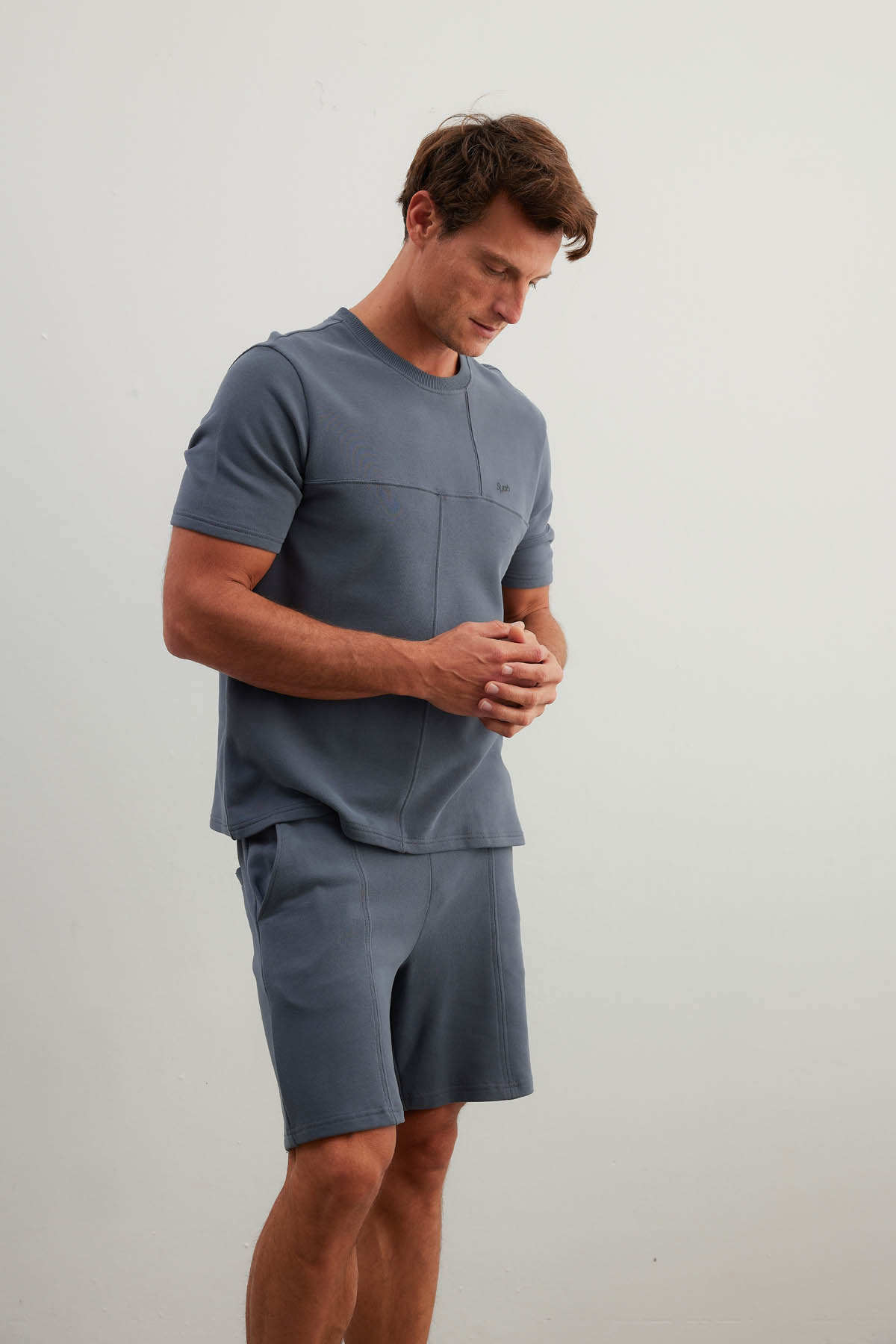 Erkek Pamuklu Kesik Detaylı Kısa Kollu T-shirt Cepli Şort Takımı