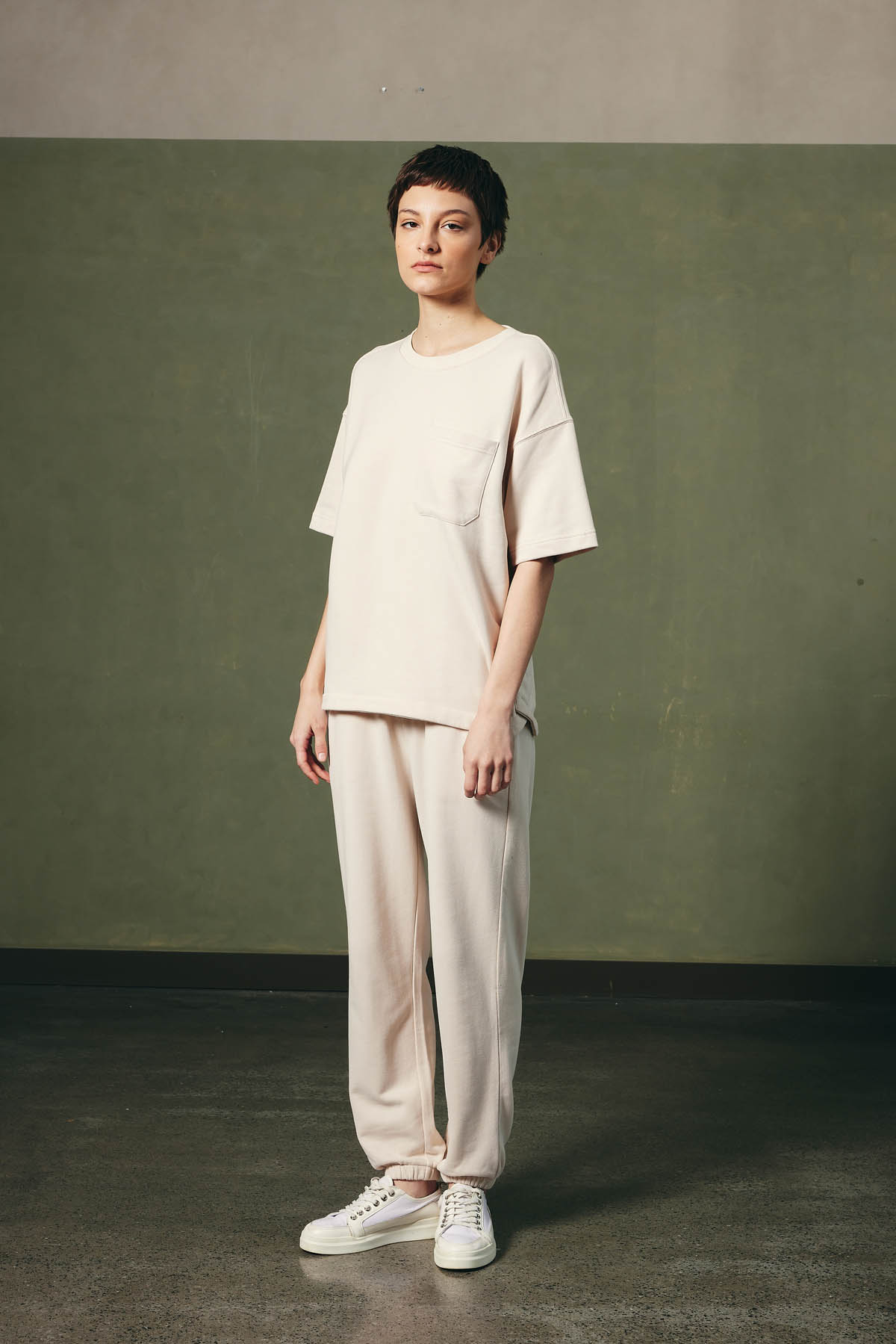 Kadın Soft Dokulu Pamuklu Üç İplik Kısa Kollu Cepli T-shirt